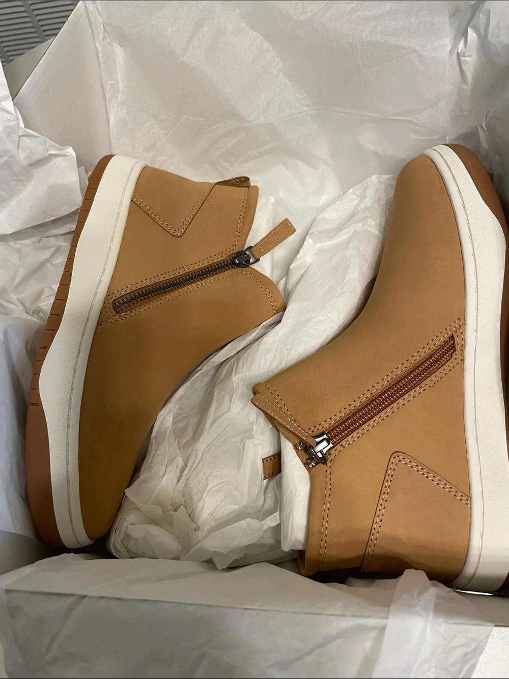Paolo Glen Unisex Tan Chukka Boots with White Sole New in Box Sz 5M